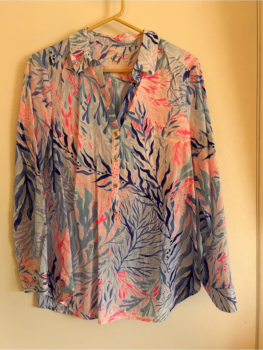 Lilly Pulitzer size small long sleeved shirt